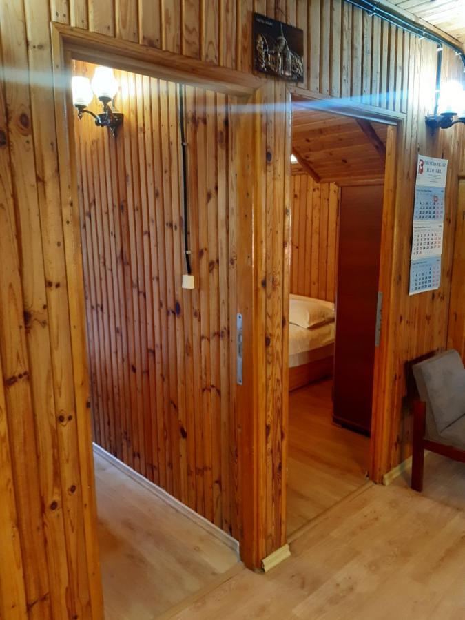 Rustic Regal * Sinaia